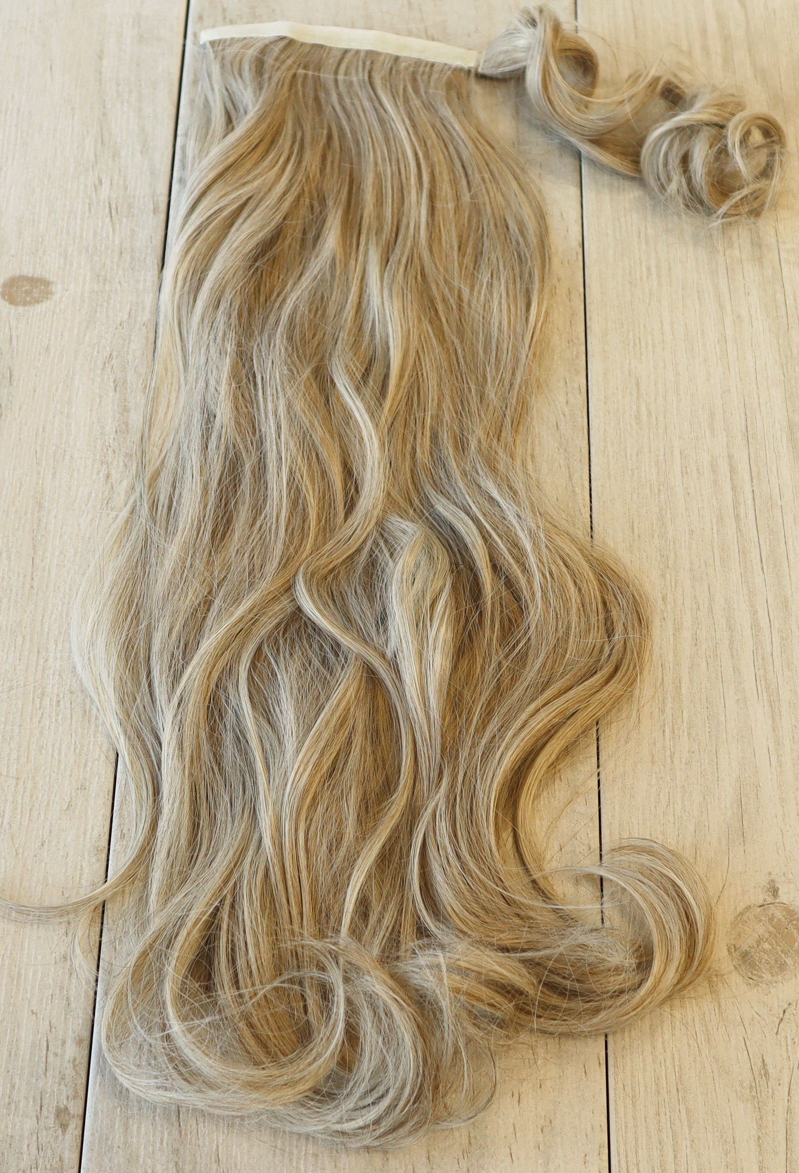 Biscuit Blonde Grande Wavy Ponytail 28inch – HairsprayBuyOnline