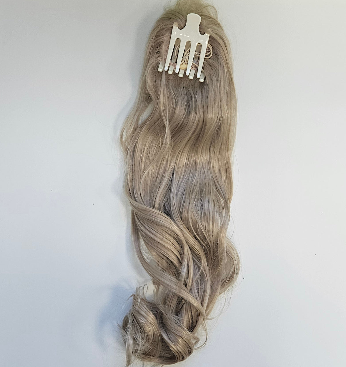 Light Gold Blonde Vogue Clip-on Ponytails