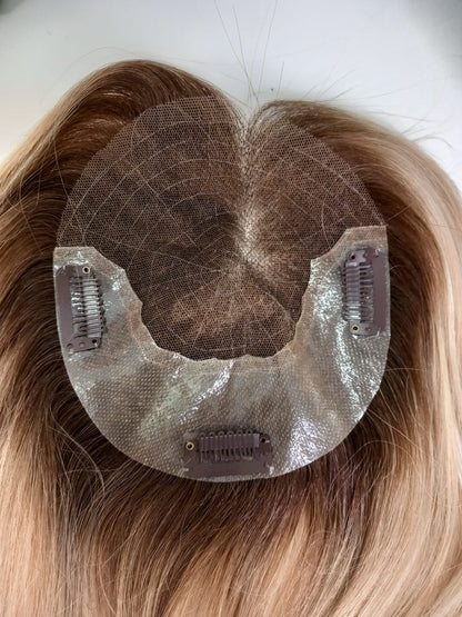 P11-15A Hair Topper MOCCA ROOTED