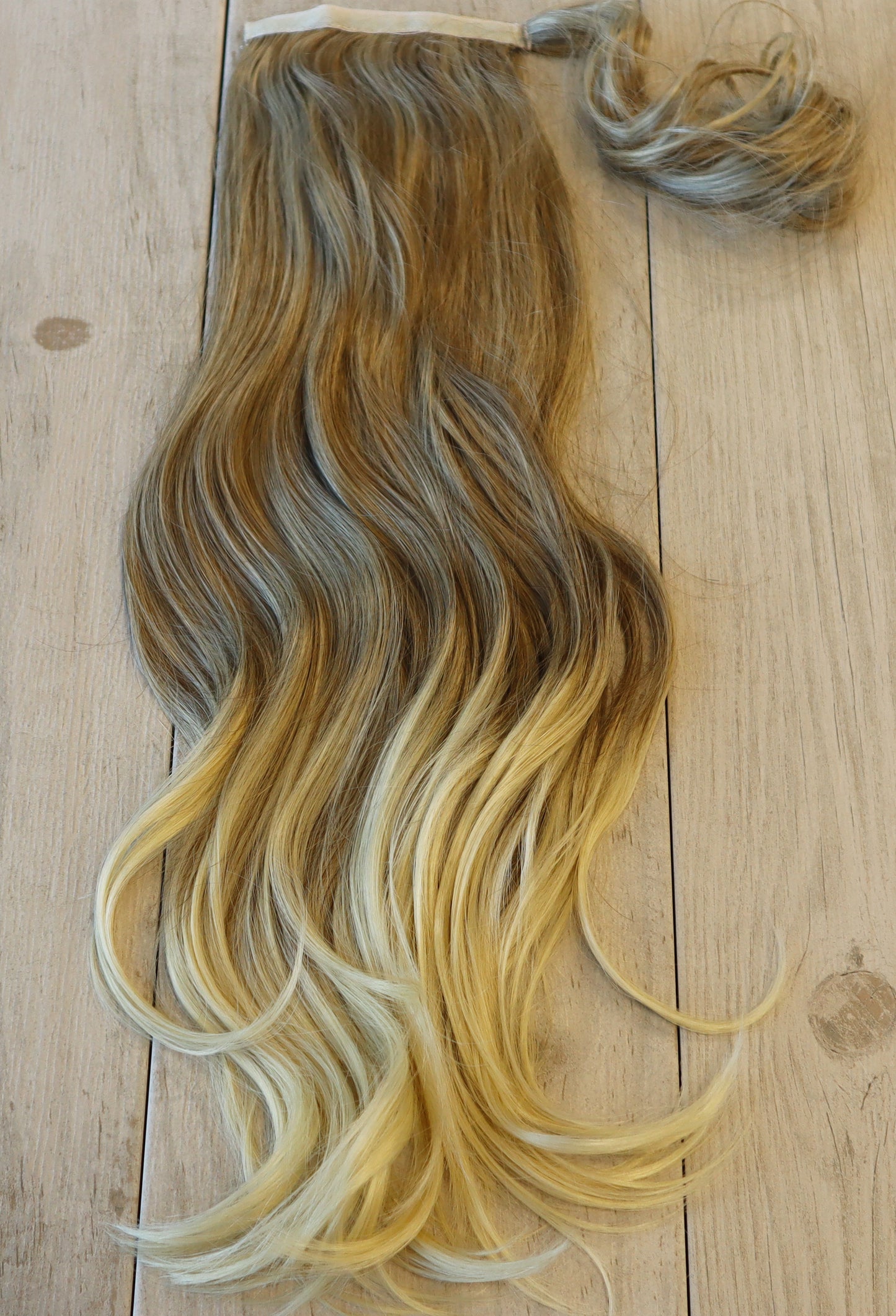 Colour 21T Grande Wavy Ponytail 28inch