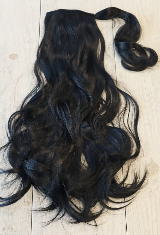 Colour 1 Grande Wavy Ponytail 28inch