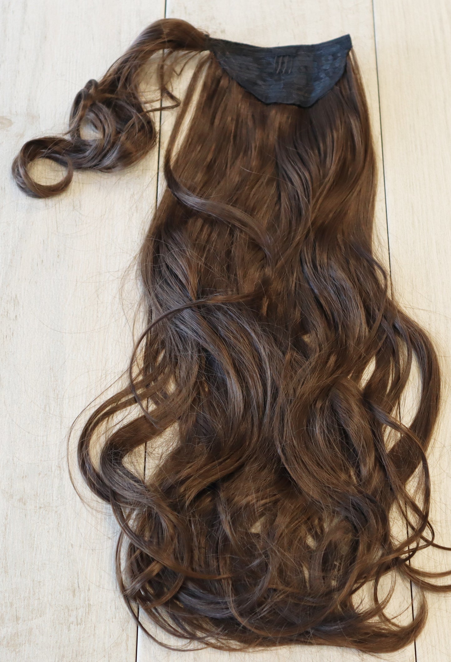 Colour 8 Grande Wavy Ponytail 28inch