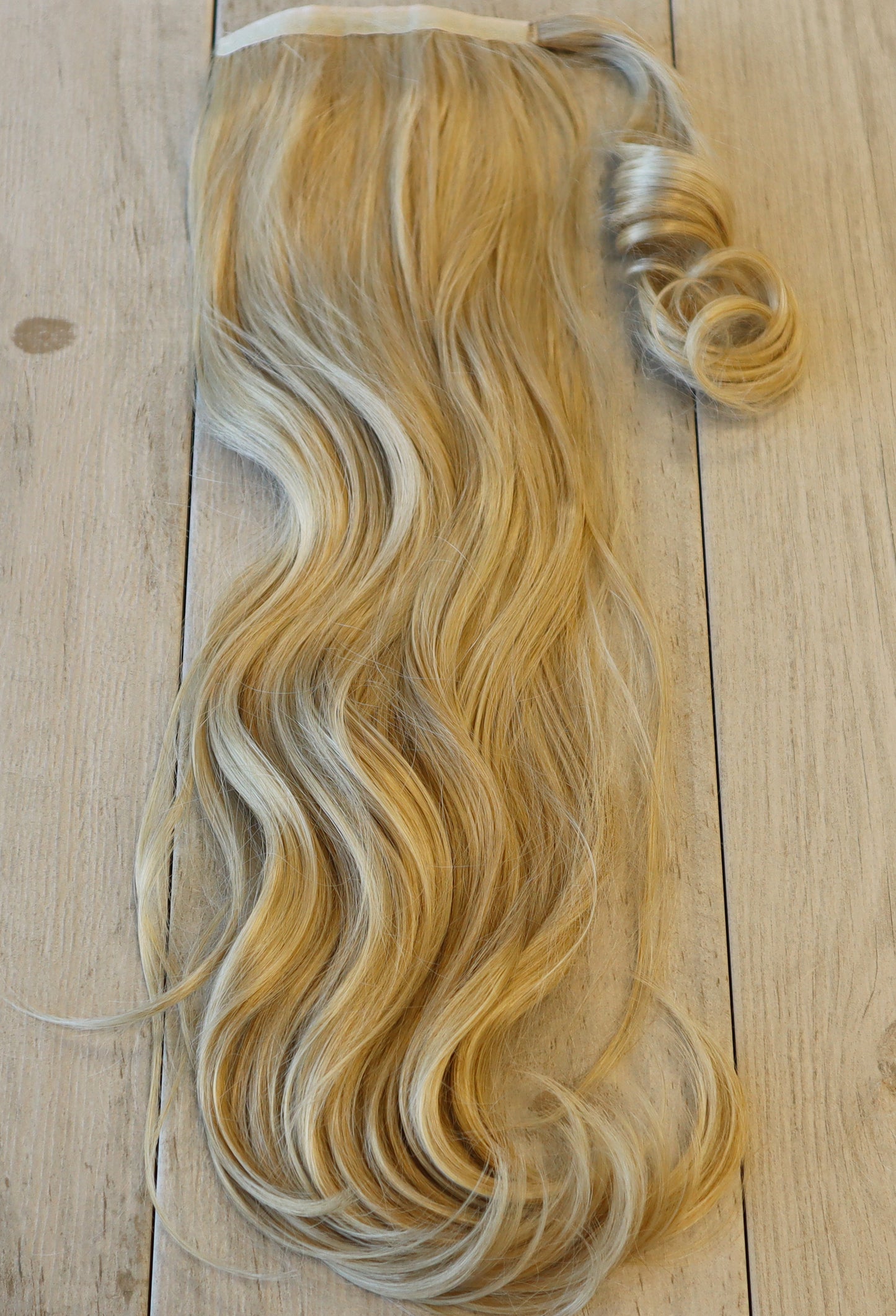 Colour 954 Grande Wavy Ponytail 28inch